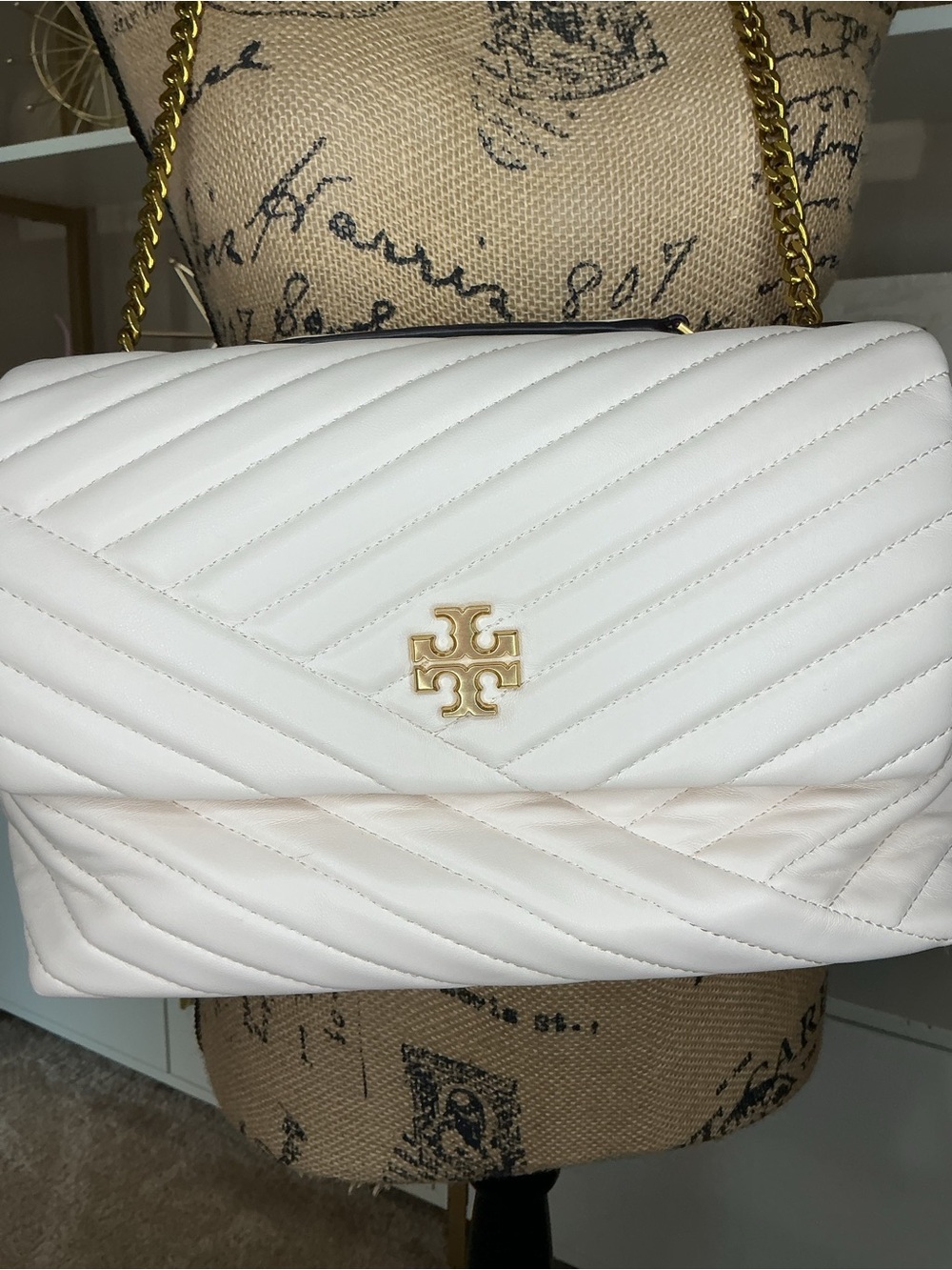 Tory Burch Cream Quilted Leather Chain Shoulder Bag with Gold Hardware - Picture 3 of 7